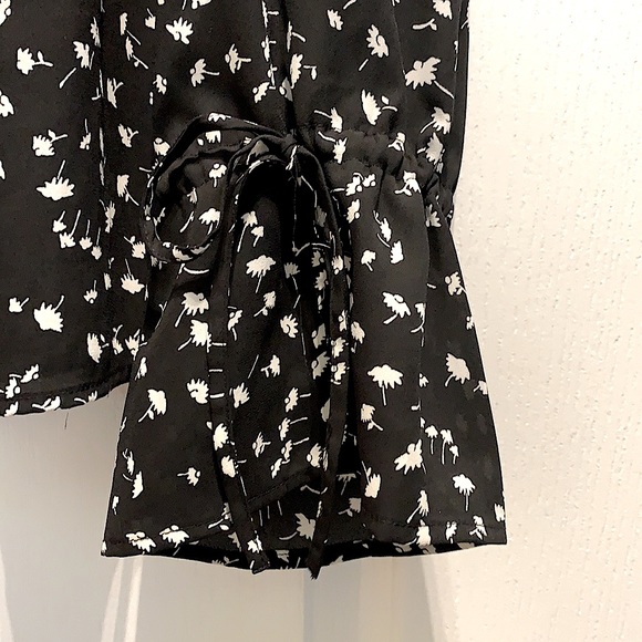 (SOLD)J.CREW Tie-Sleeve Top With Pintucks In Daisy Floral - Picture 8 of 8